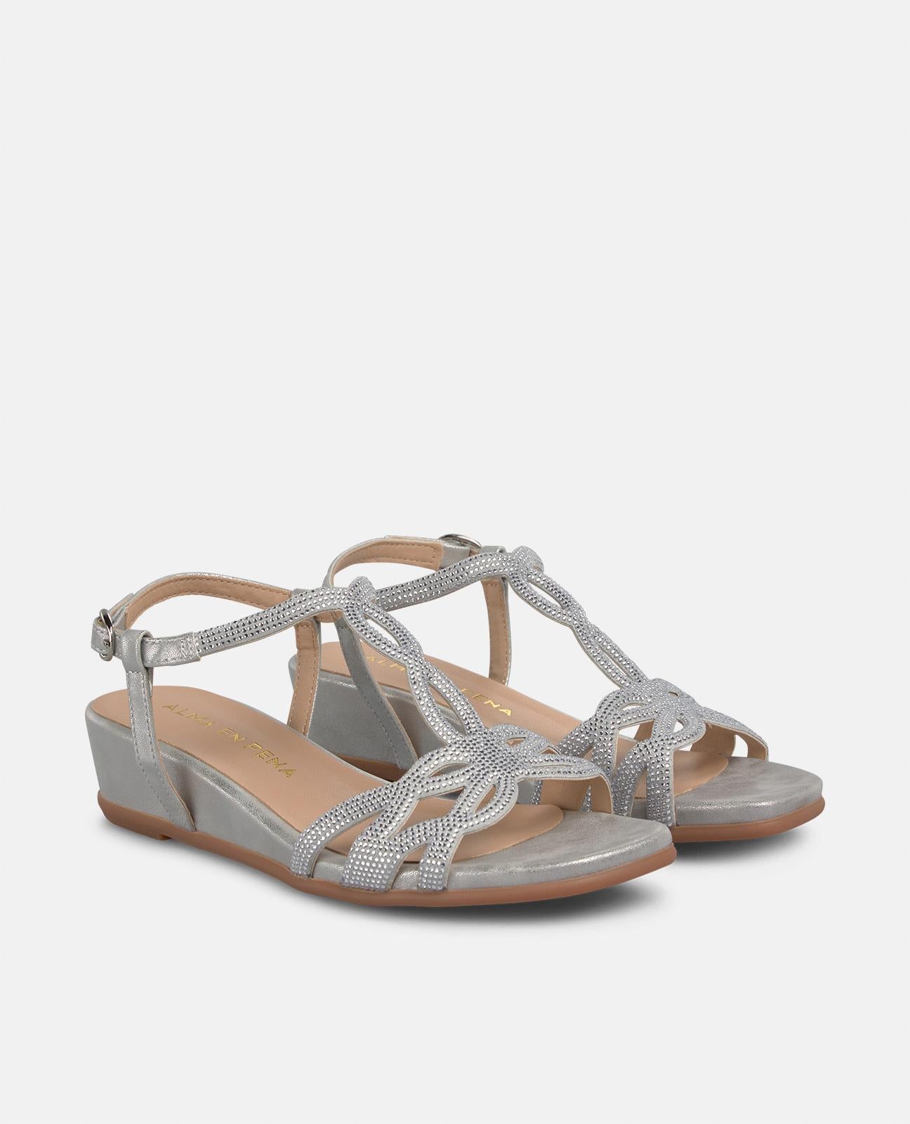 SANDALIA TACÓN MEDIO BRILLOS