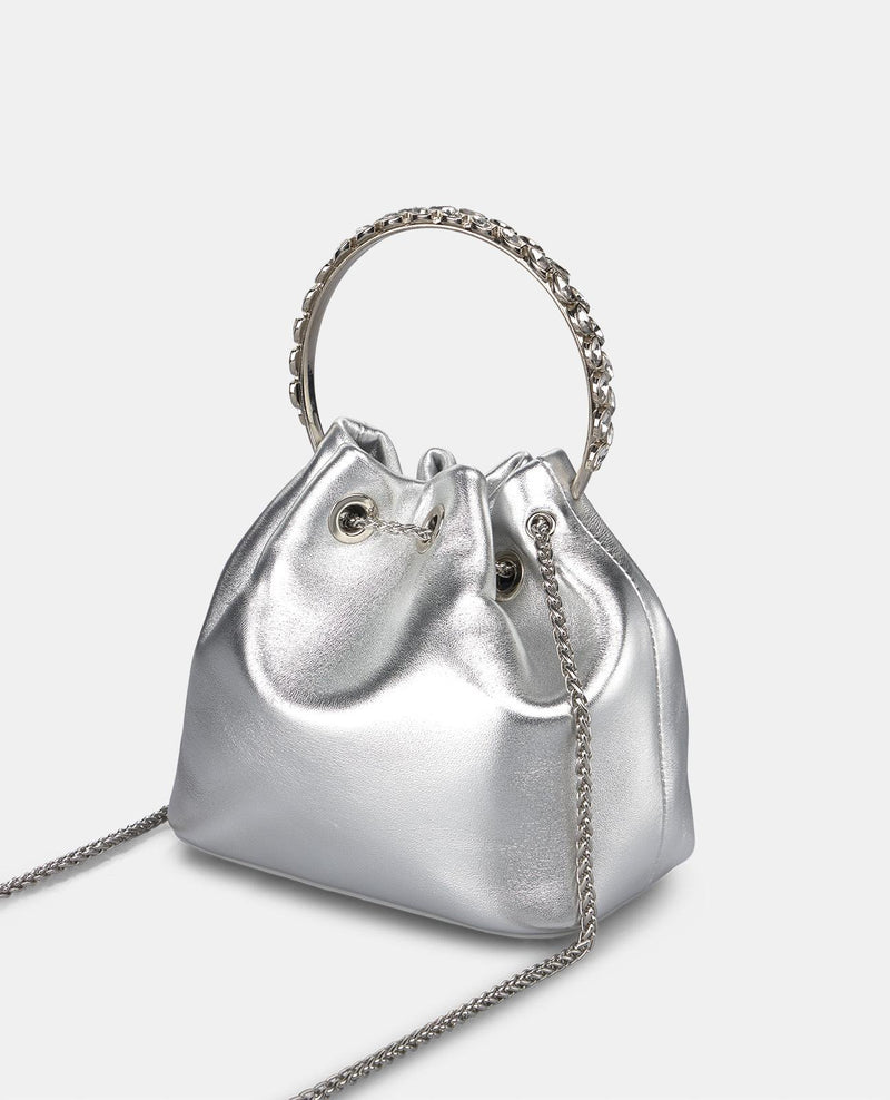 HANDTASCHE MIT STRASSBESETZTEM GRIFF