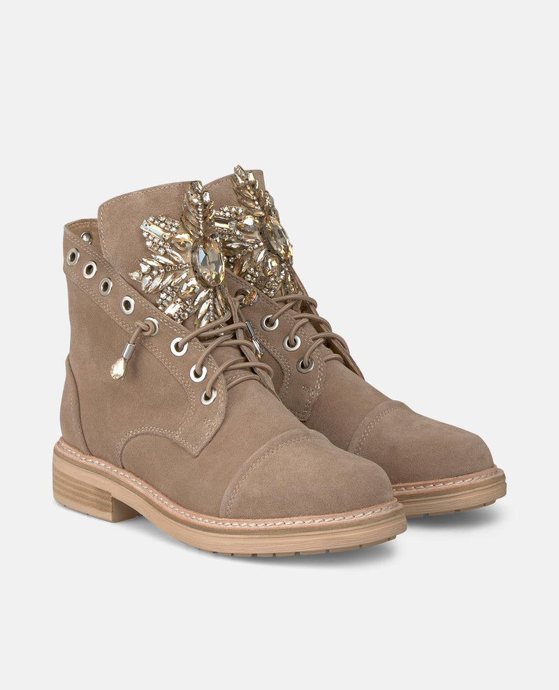 BOTTE À LA CHEVILLE AVEC EMBELLISSEMENT