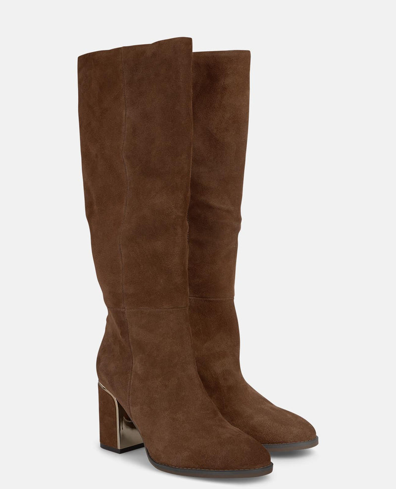 BOTA CON TACÓN ANCHO