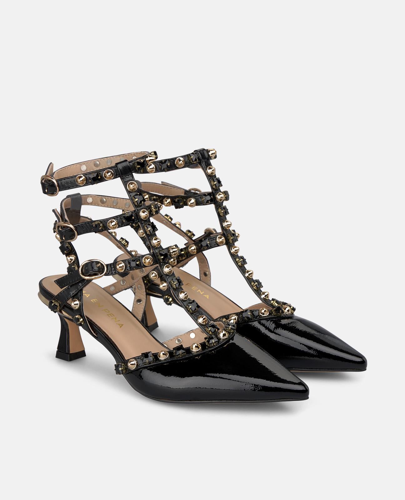 ZAPATO DESTALONADO CHAROL CON HEBILLAS