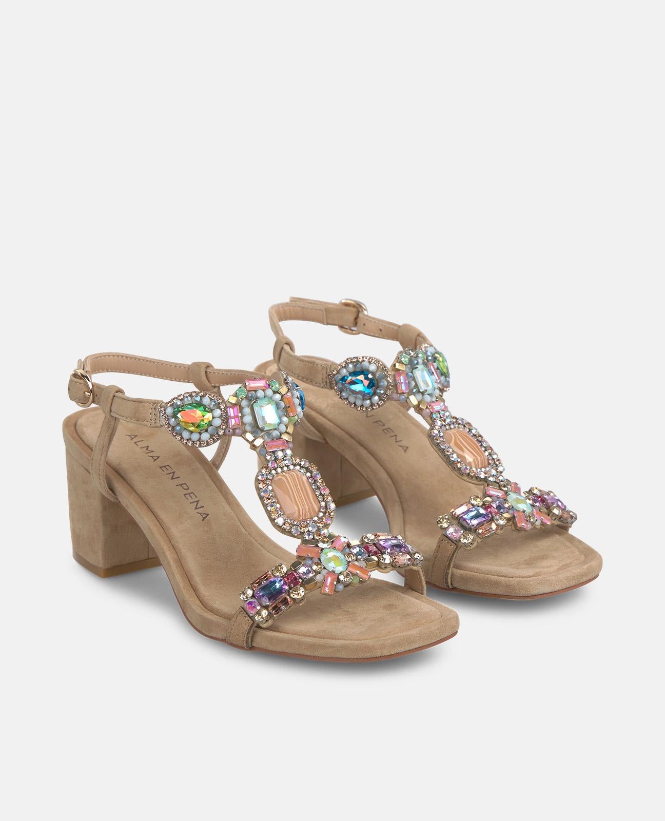 SANDALIA CON DETALLE PEDRERIA