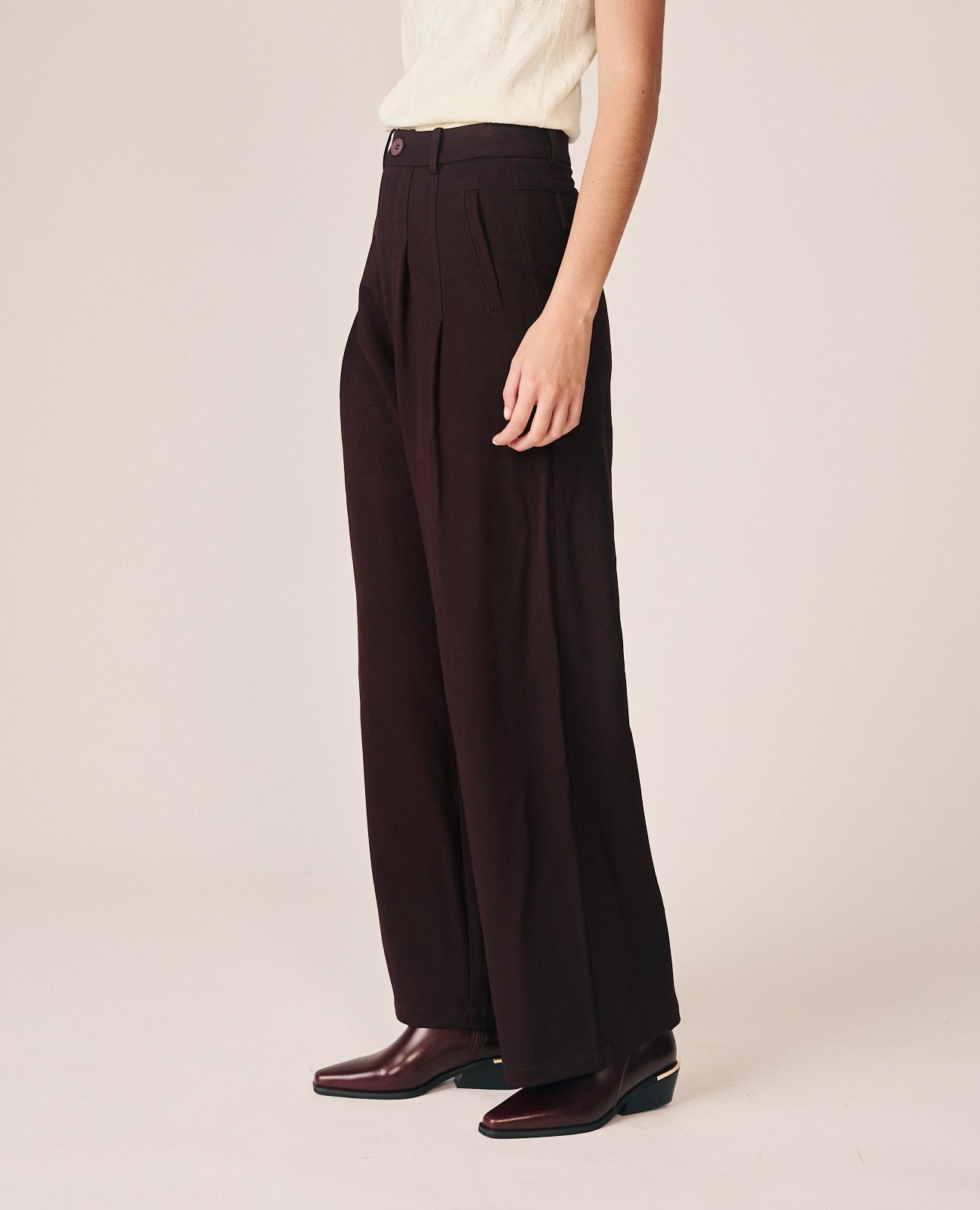 PANTALÓN ANCHO CON PINZAS