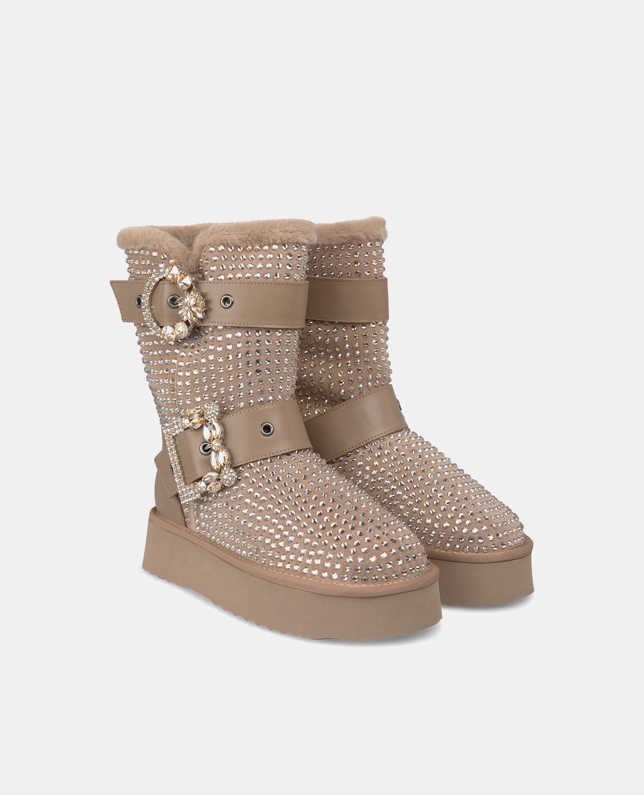 BOTTE DE CHEVILLE EN FOURRURE AVEC BOUCLES