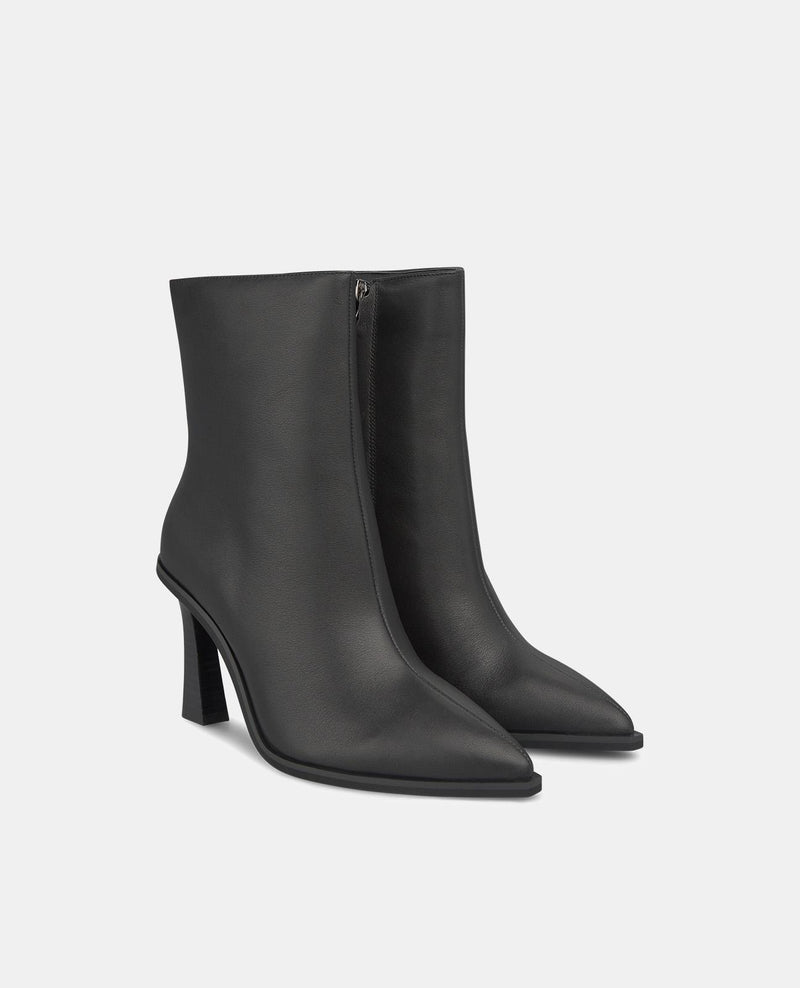 STIEFELETTE MIT HOHEM ABSATZ