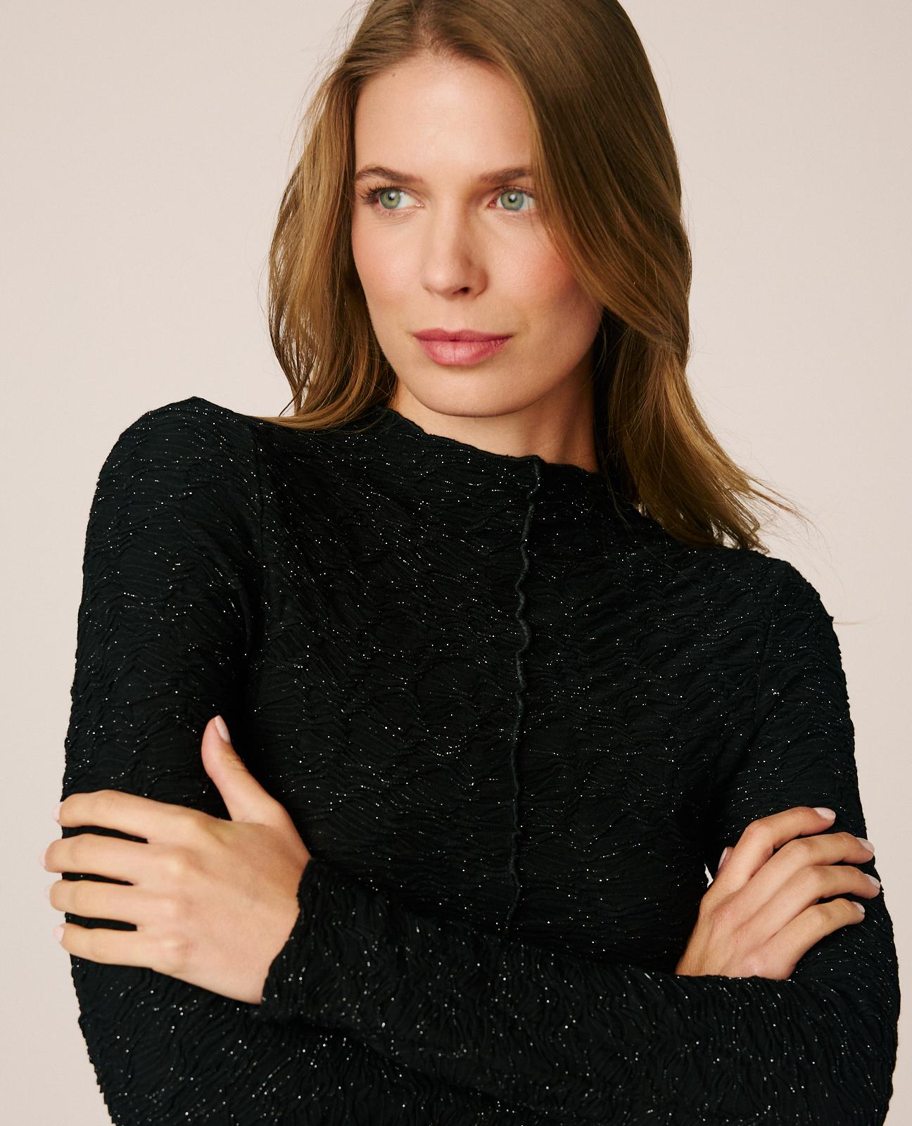 TOP TEXTURIZADO CUELLO PERKINS