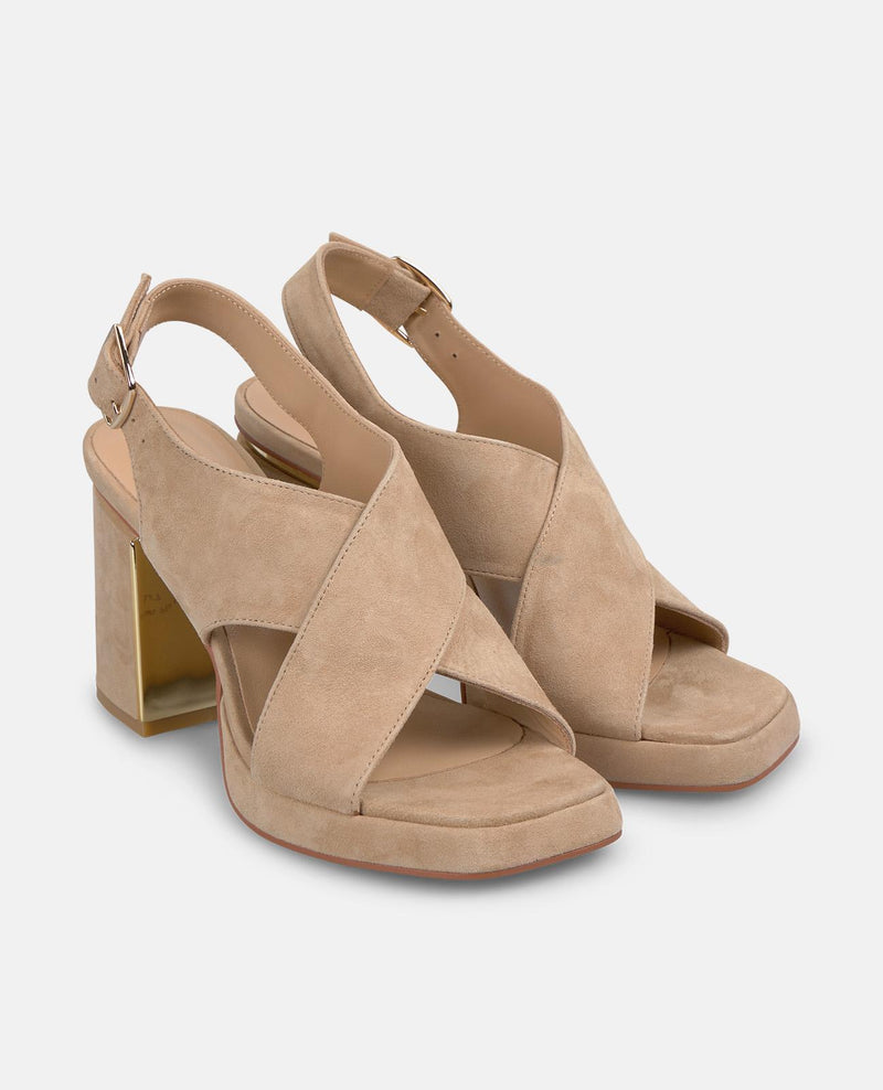 SANDÁLIA ALTA COM TIRAS