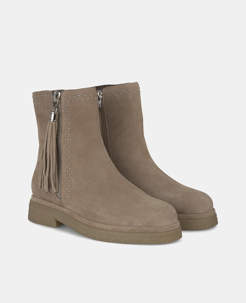 FLAT TASSEL BOOTIE