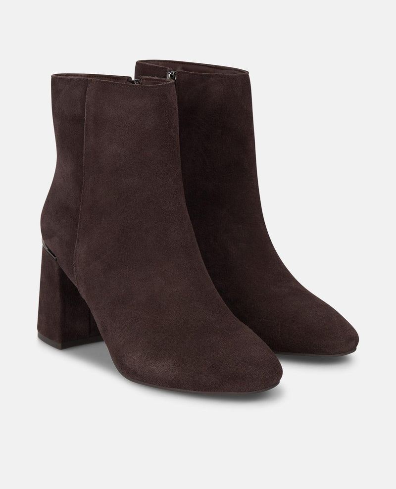 LOW ANKLE BOOTS WITH WIDE HEEL