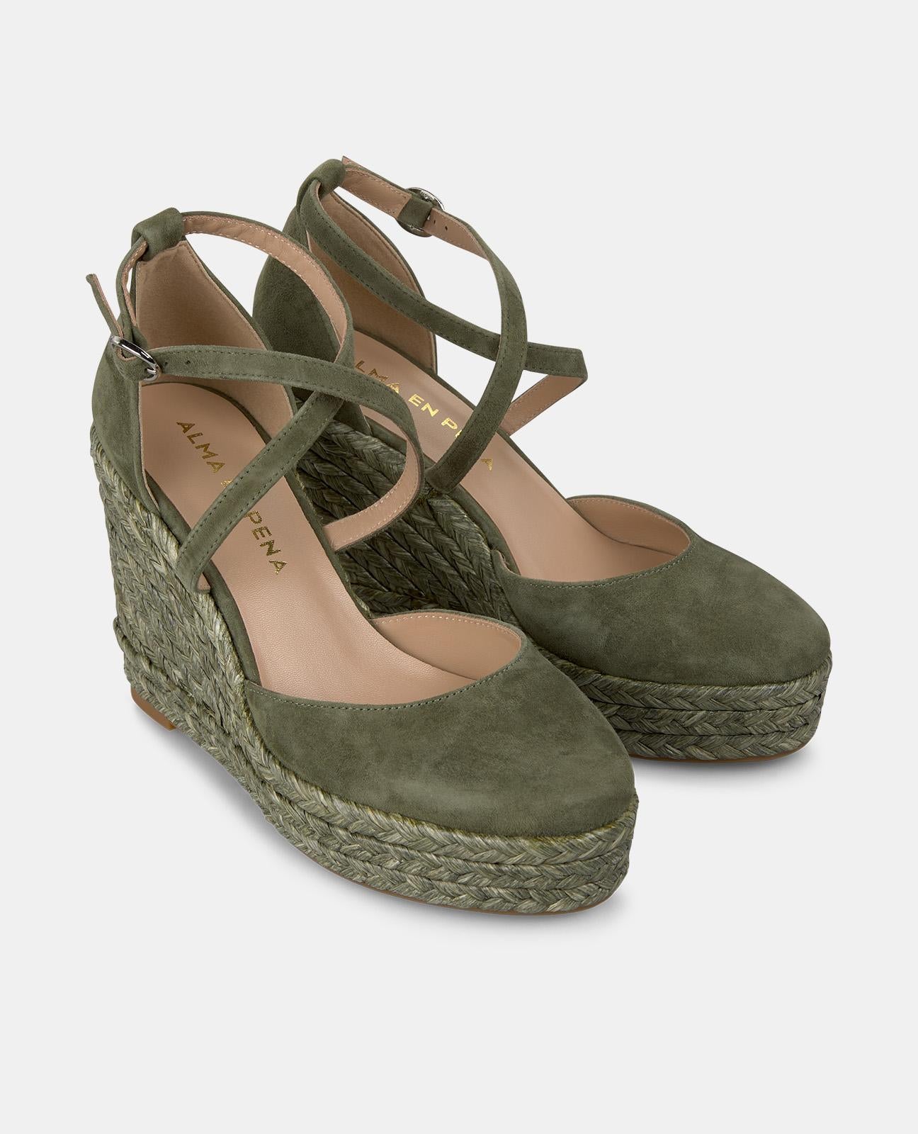 HIGH WEDGE WITH CROSSED STRAPS