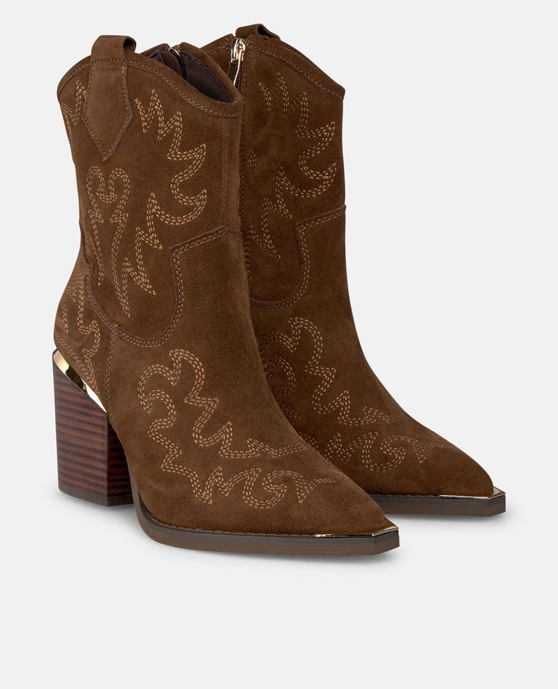 BOTA DE CANO ALTO BORDADA