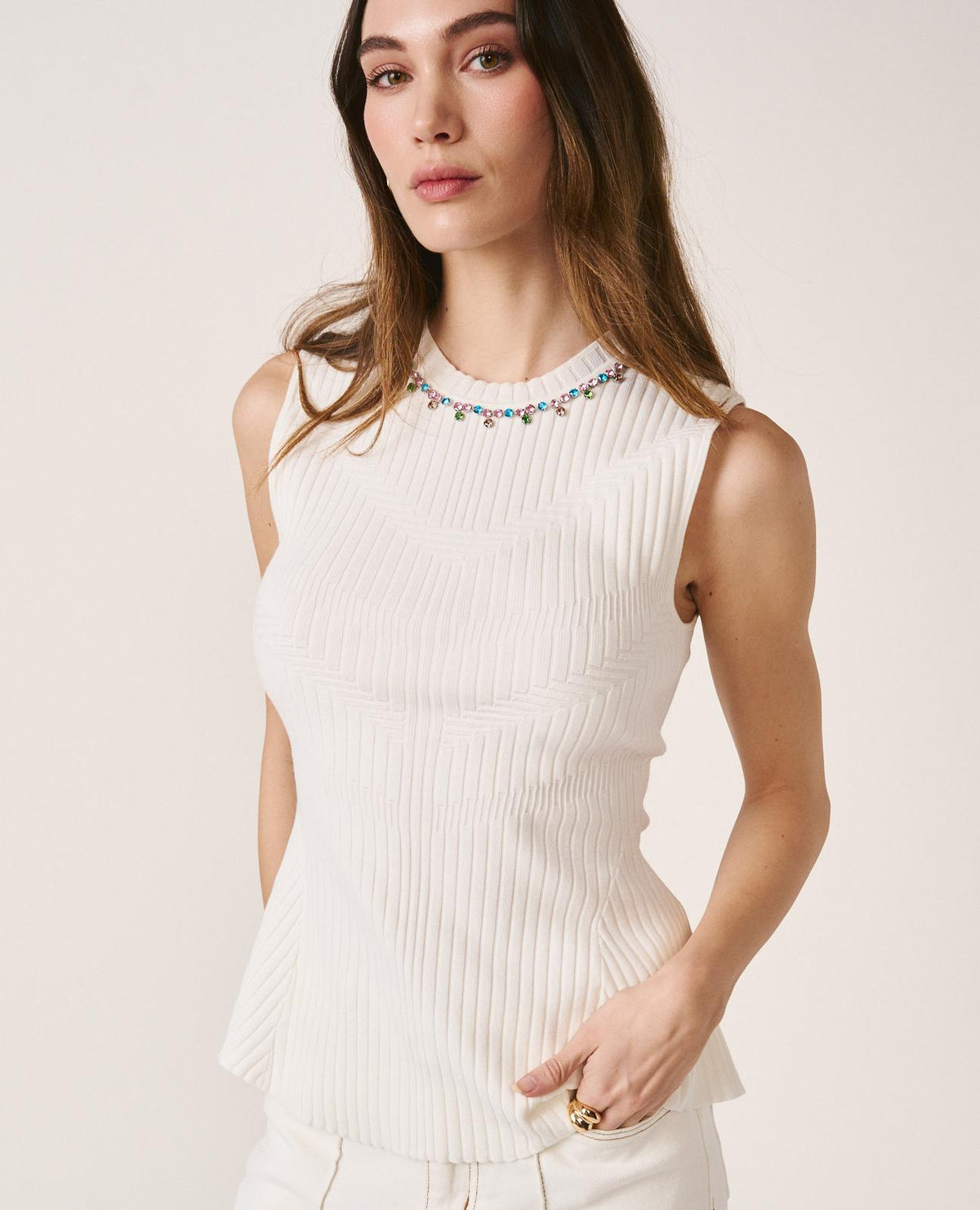 TOP COM CORTE PEPLUM