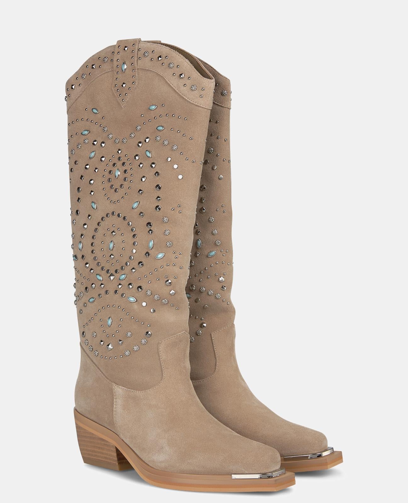 STUDDED BOOT