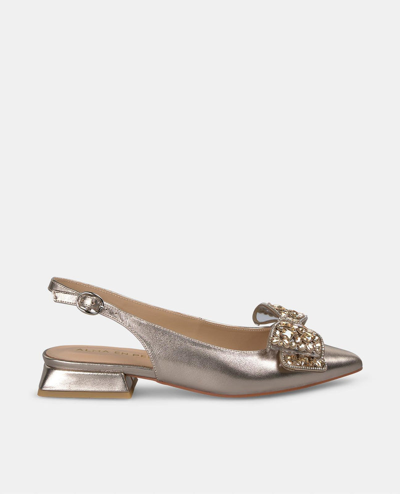 CHAUSSURE PLATE AVEC NOEUD