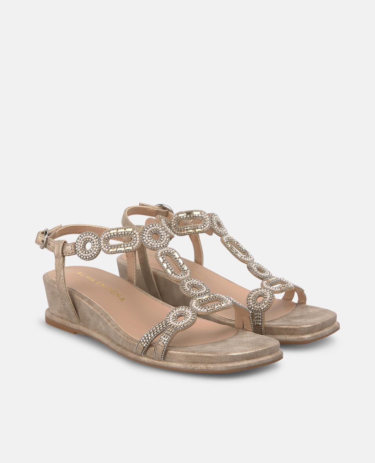 SANDALIA DE PLATAFORMA BAJA CON DETALLE CIRCULAR