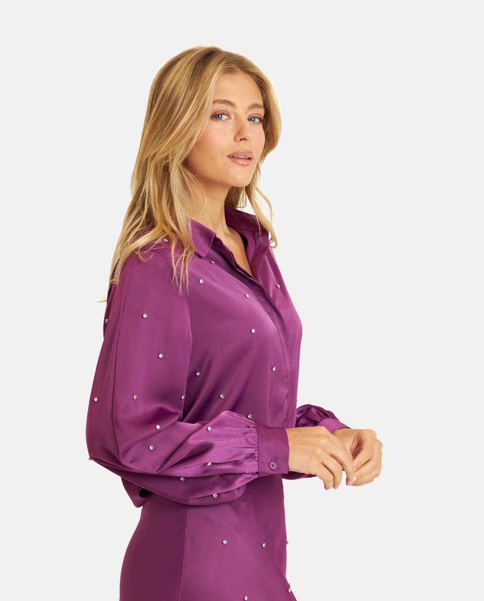 SATINHEMD MIT STRASSSTEINEN