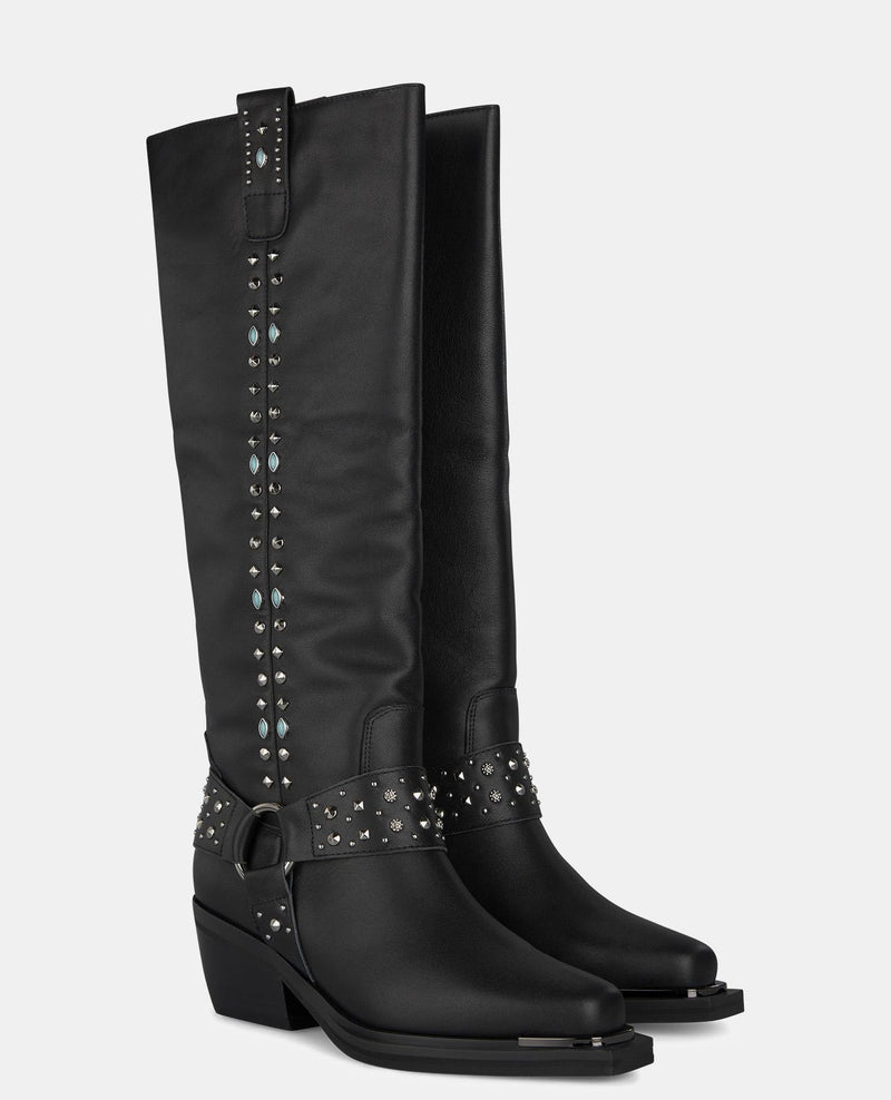 STIEFEL MIT METALLDETAILS