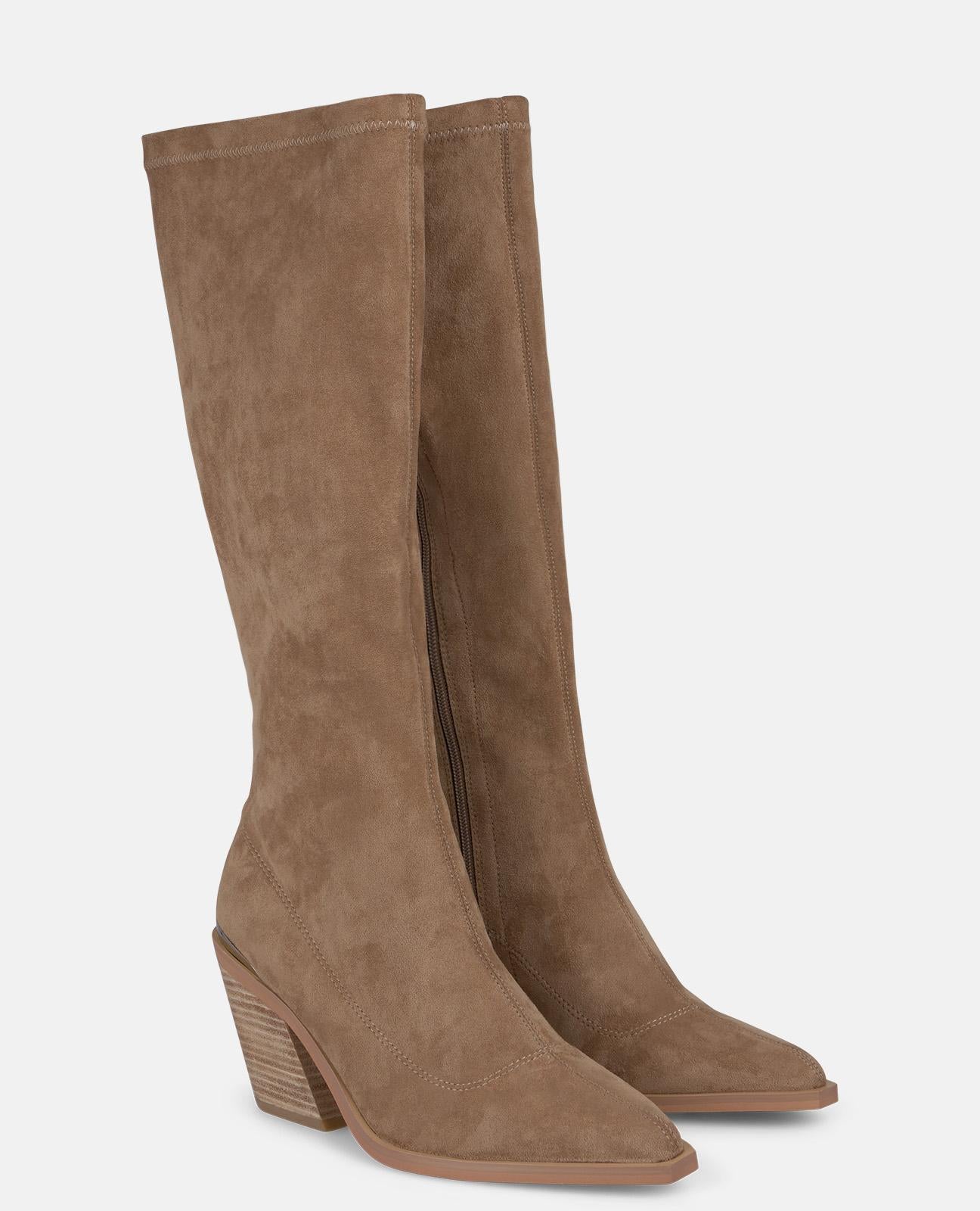 BOTTE MOULANTE AVEC DÉTAILS MÉTALLIQUES