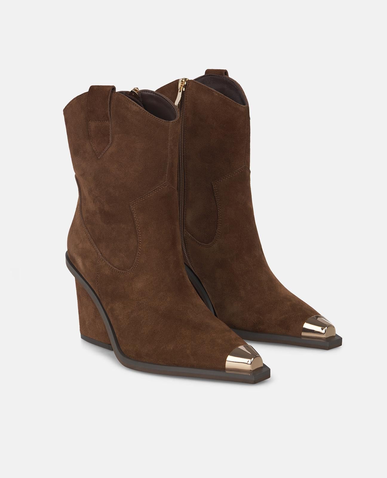 BOTÍN TEXTURA DETALLE METALIZADO