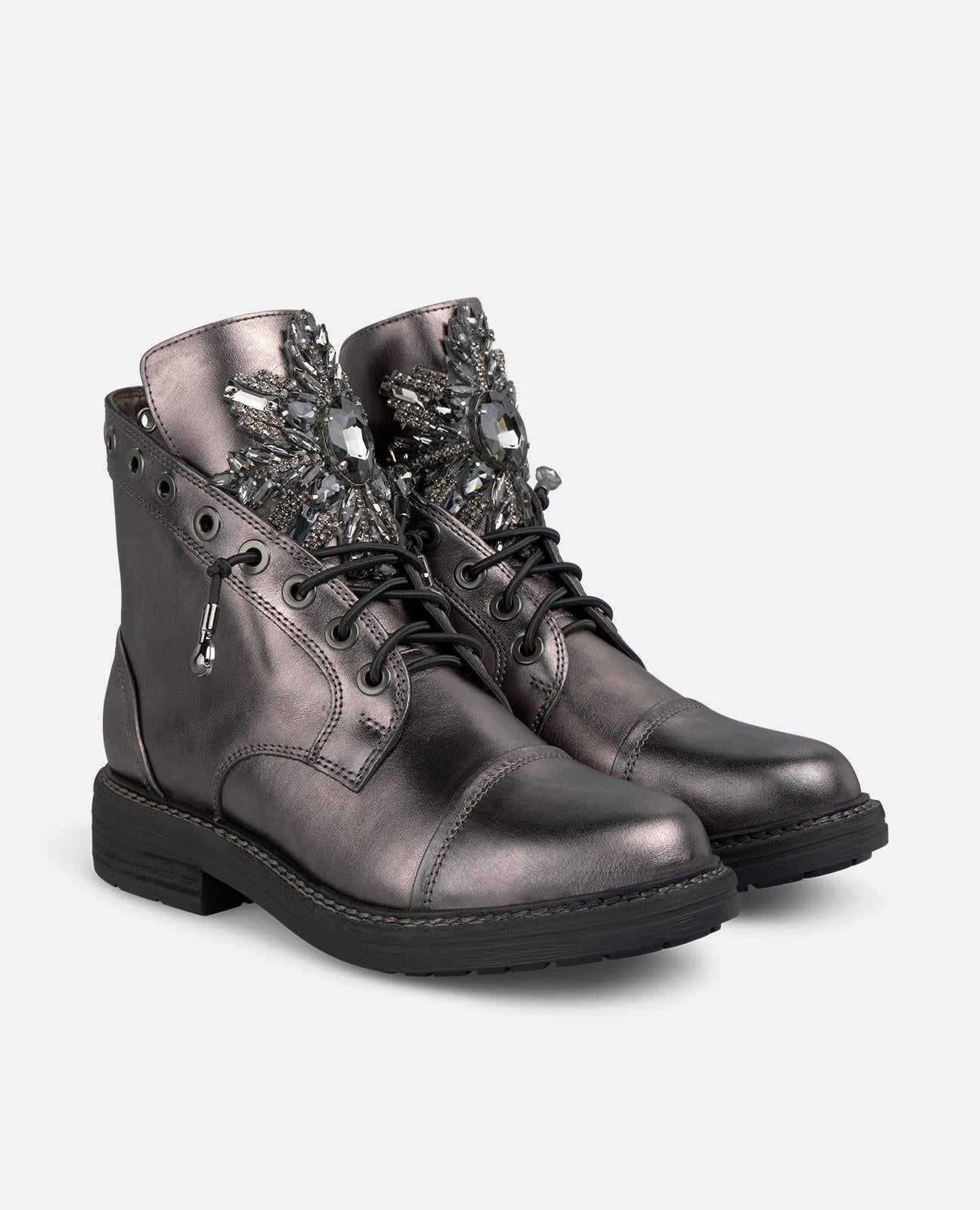 ANKLE BOOT WITH ORNAMENT