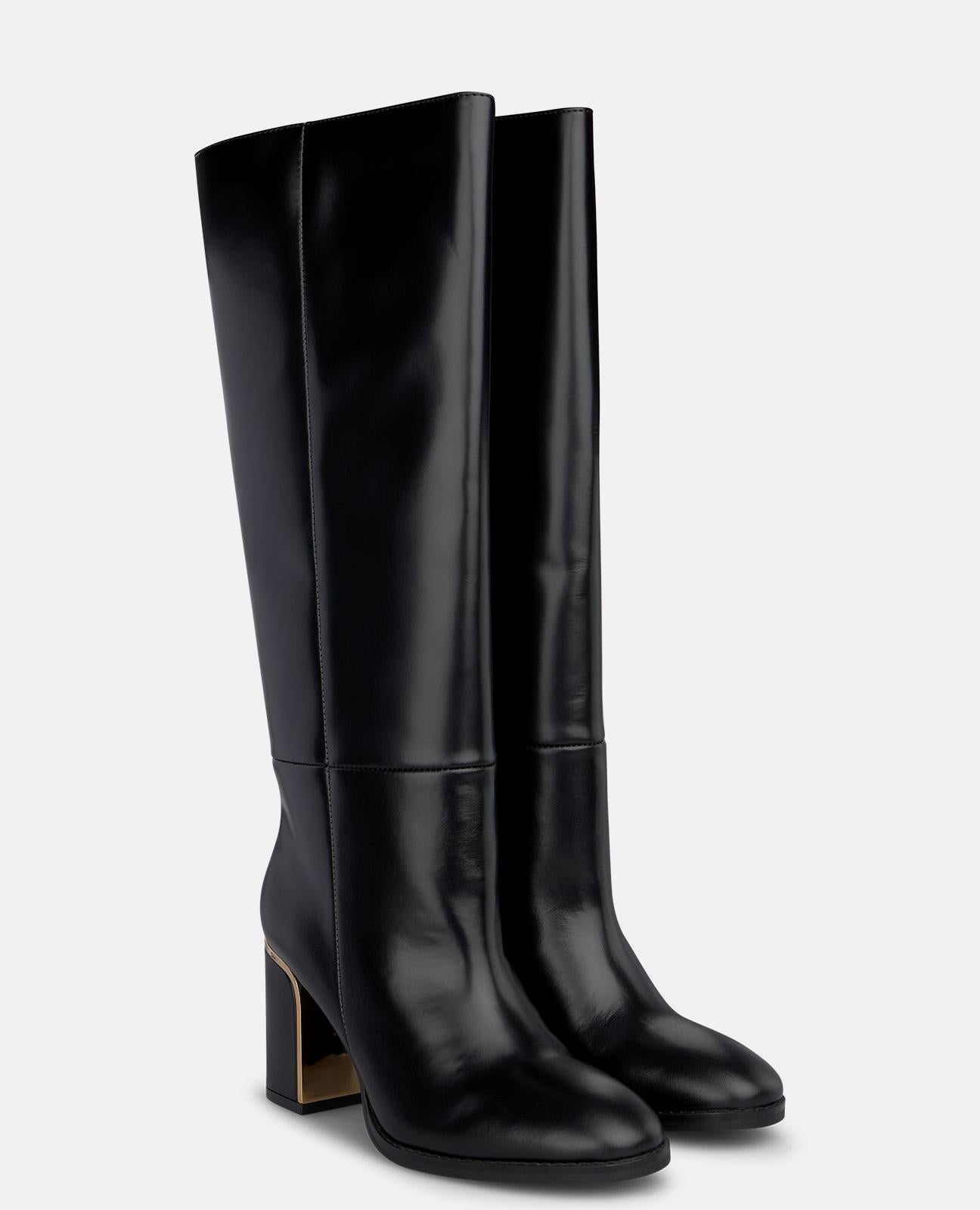 BOTA DE PIEL CON TACÓN