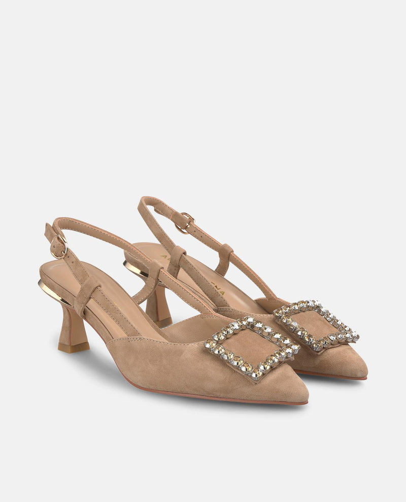 SAPATO DE SALTO BAIXO COM ORNAMENTO