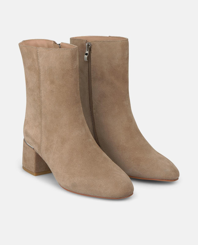 SUEDE ANKLE BOOTS WITH A ZIPPER CLOSURE