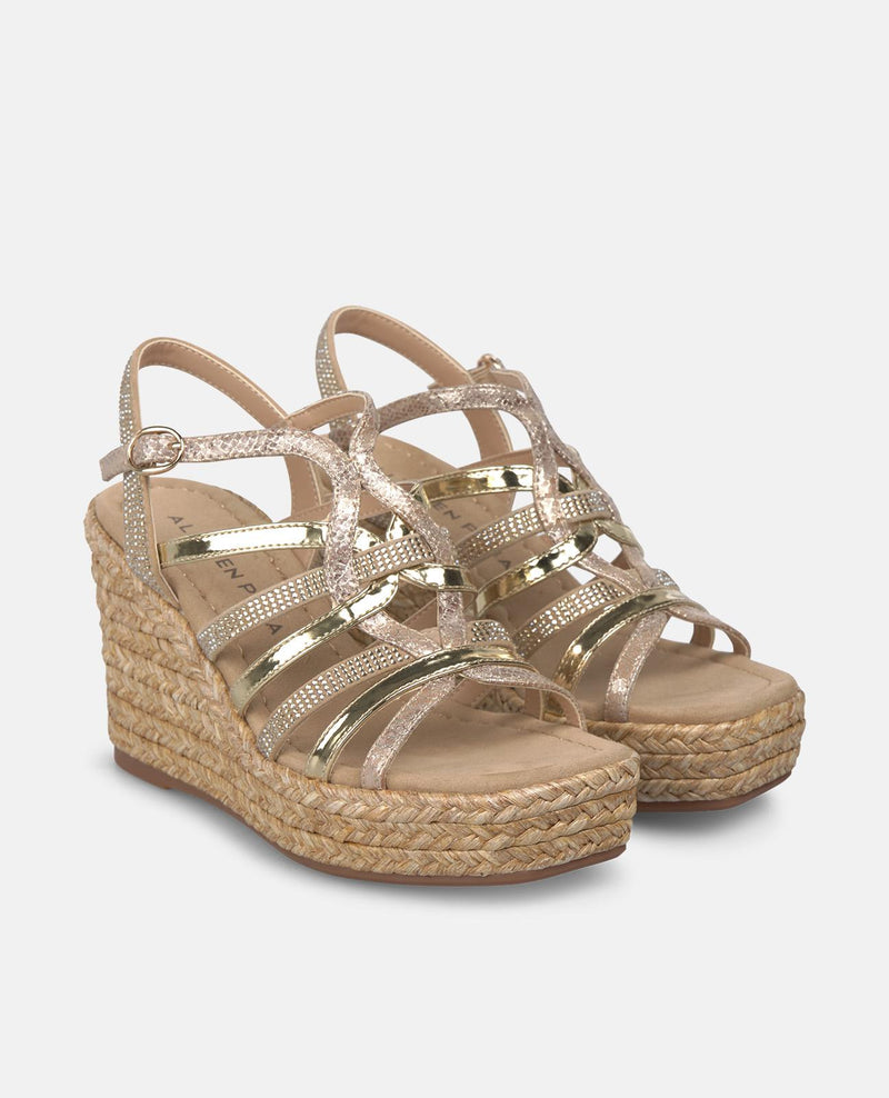 SANDALIA DE PLATAFORMA CON CUERPO DE TIRAS