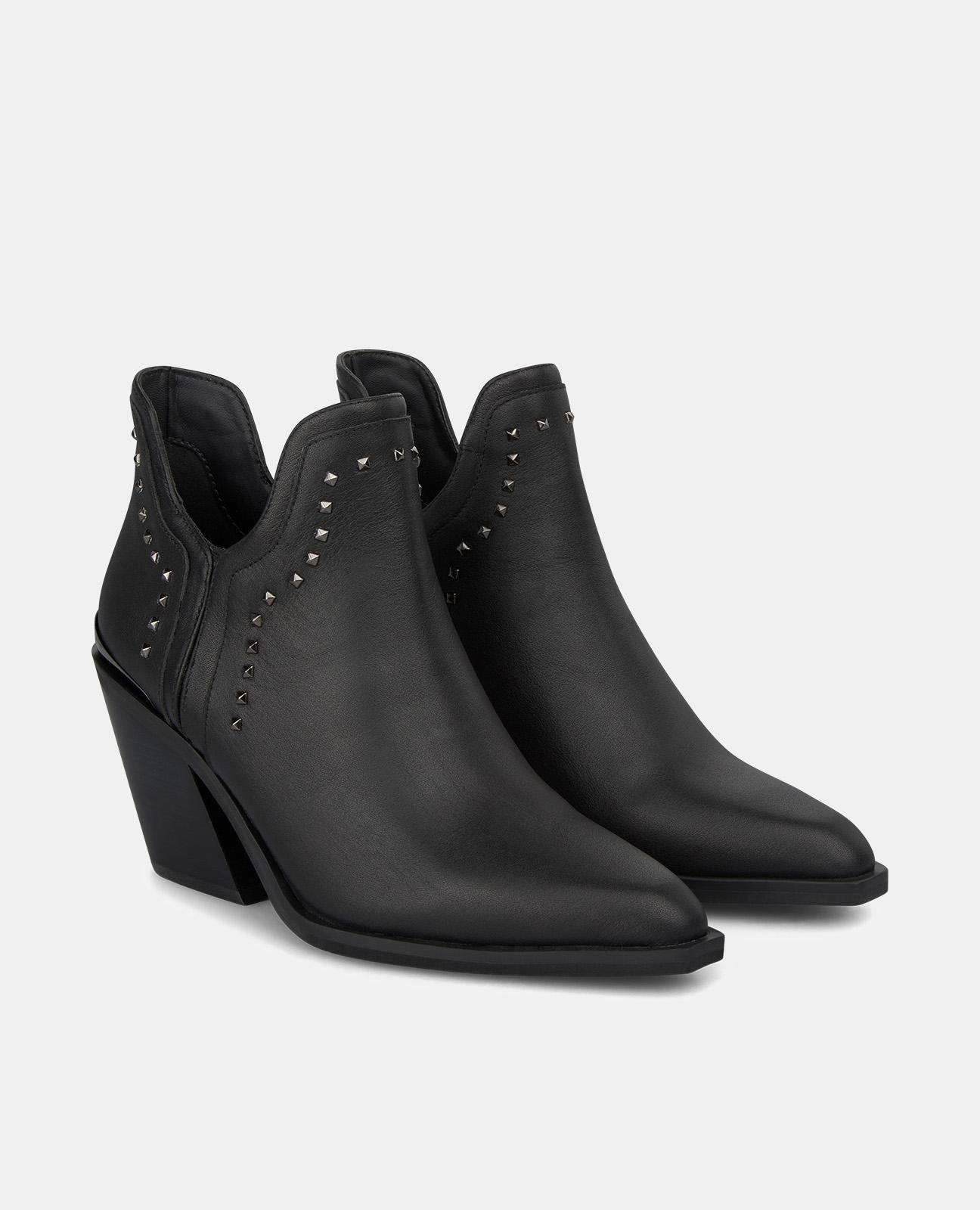 NIEDRIGE KNÖCHELSTIEFEL MIT ABSATZ