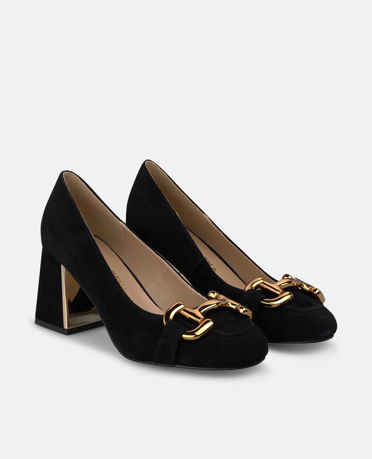 ZAPATO ANTE CON ADORNO METÁLICO