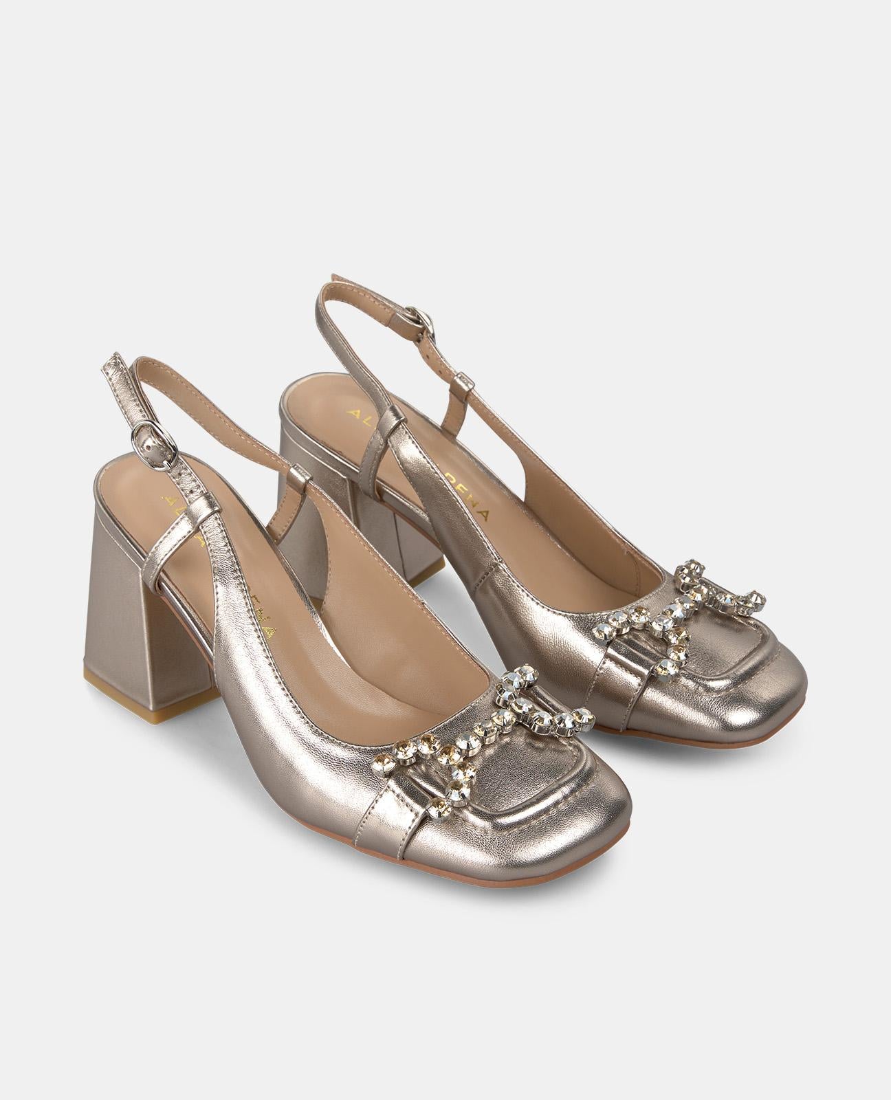 CHAUSSURES À TALONS CHAUSSURES À TALONS À ÉTRIER