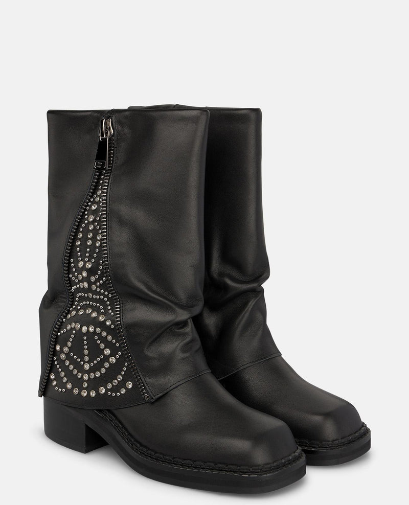 STIVALE IN NAPPA CON BORCHIE METALLICHE