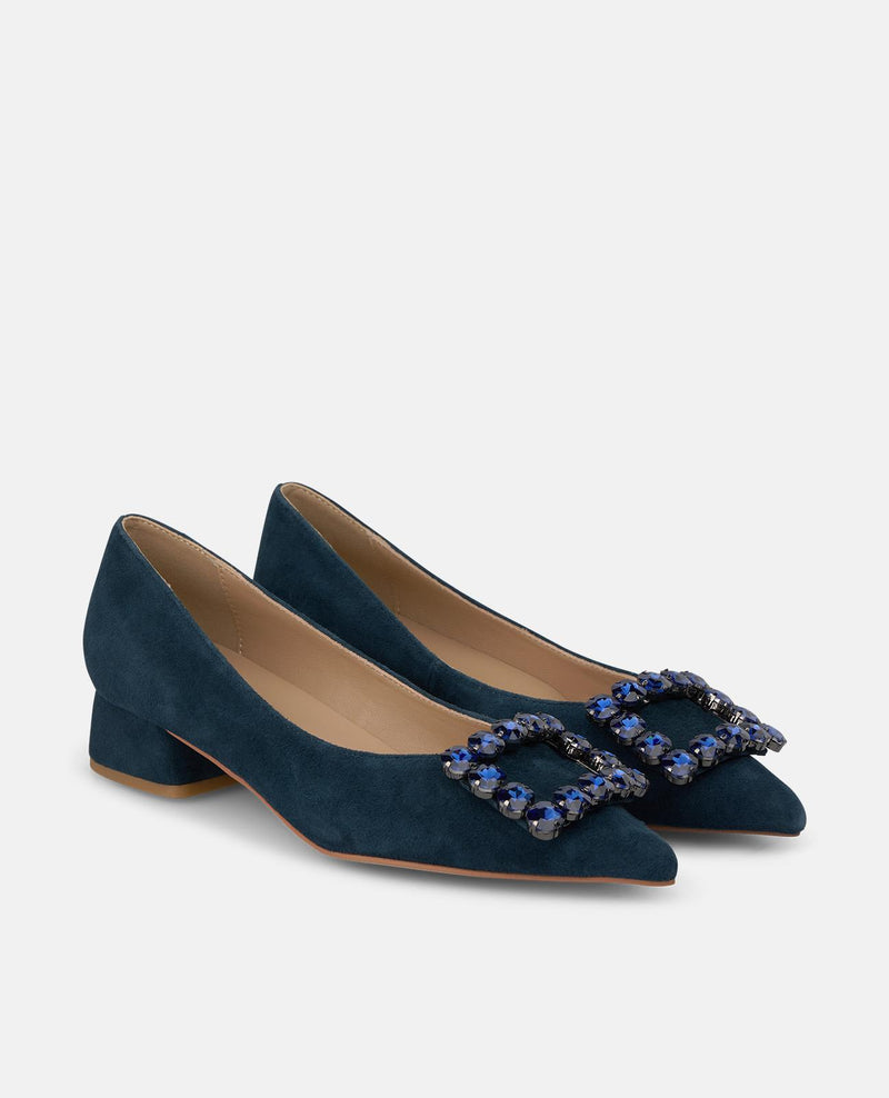 LEATHER SHOE WITH A FLOWER