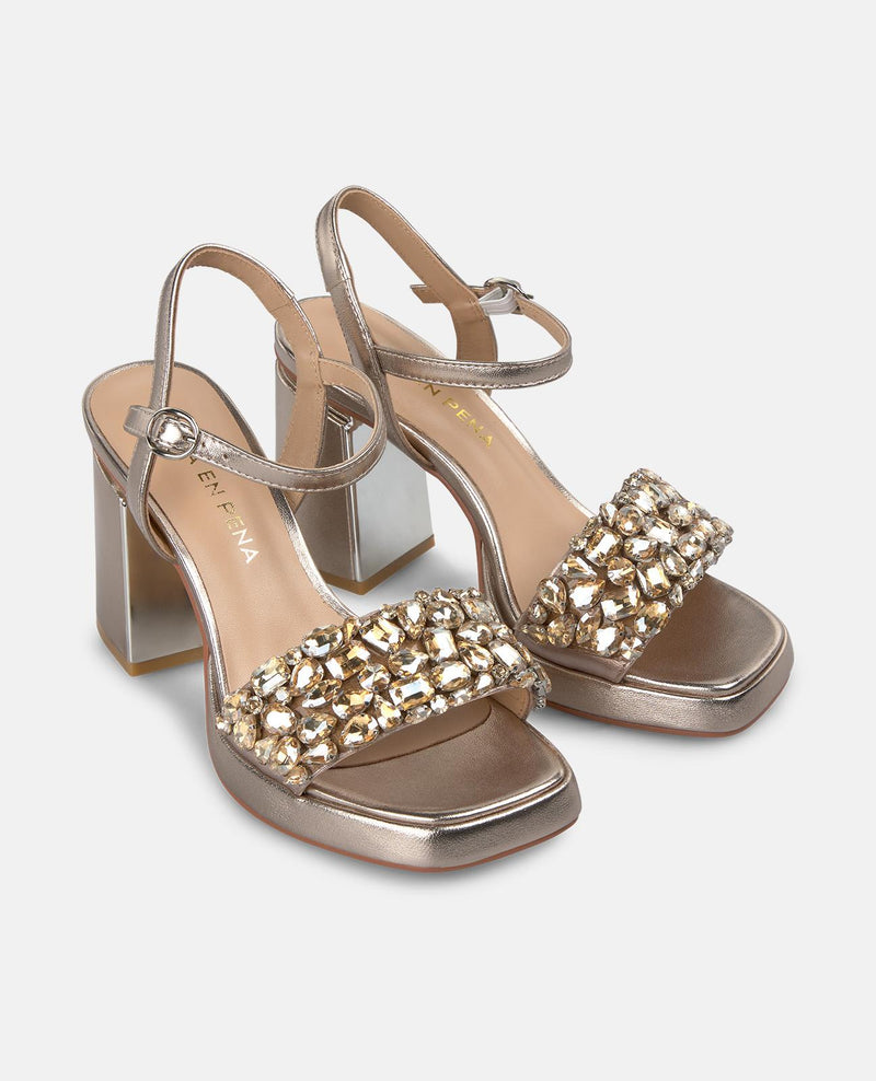 SANDÁLIA DE TIRA LARGA COM STRASS