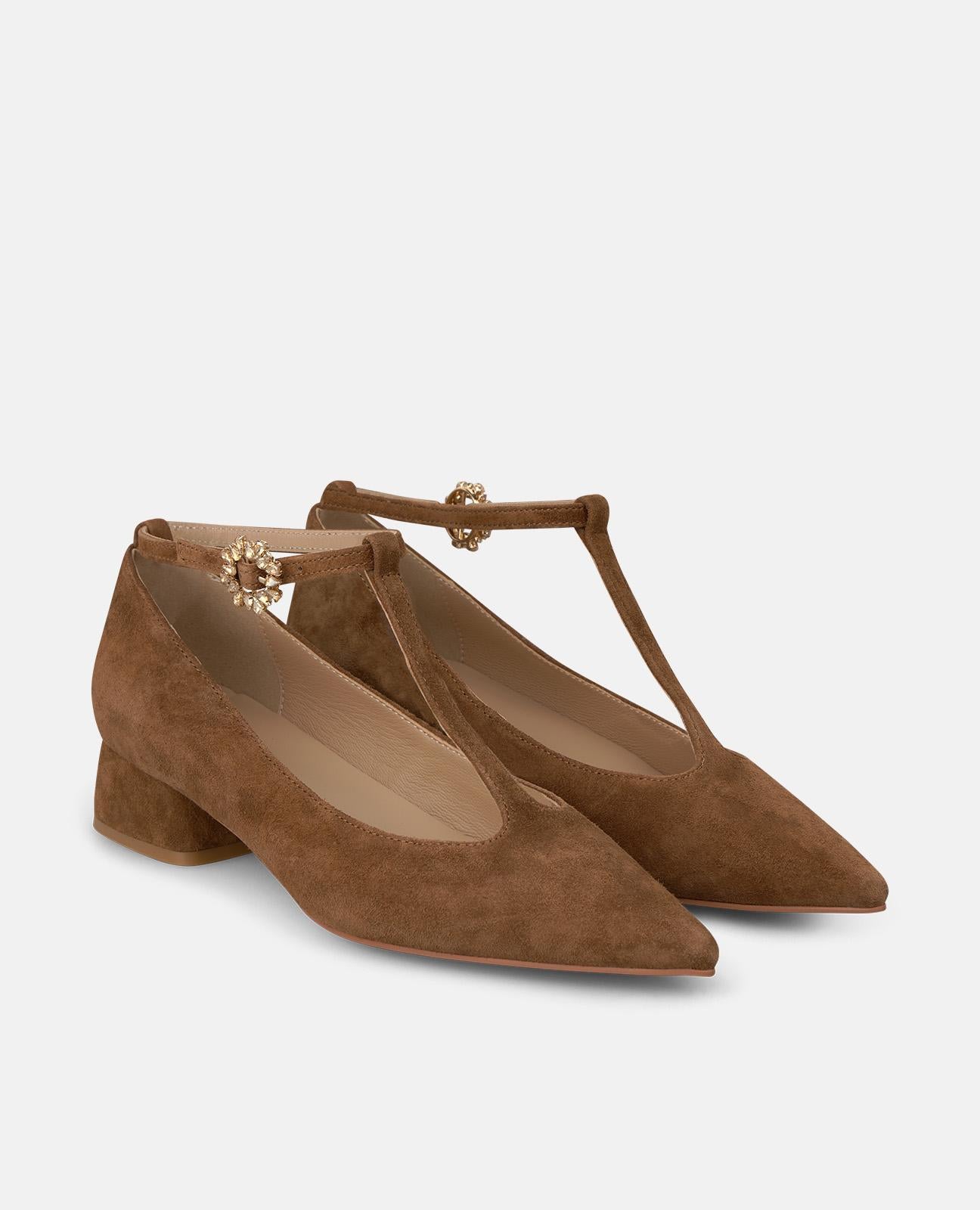 ZAPATO TACÓN PIEL CON HEBILLA
