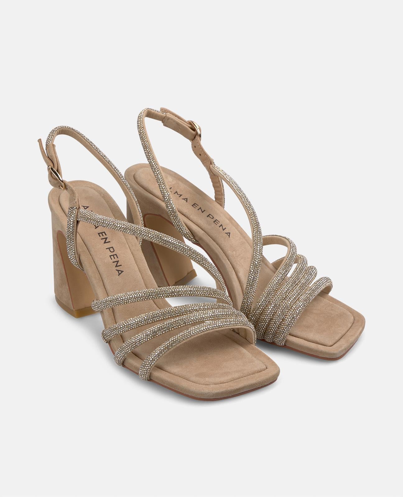 SANDÁLIA COM TIRAS BRILHANTES