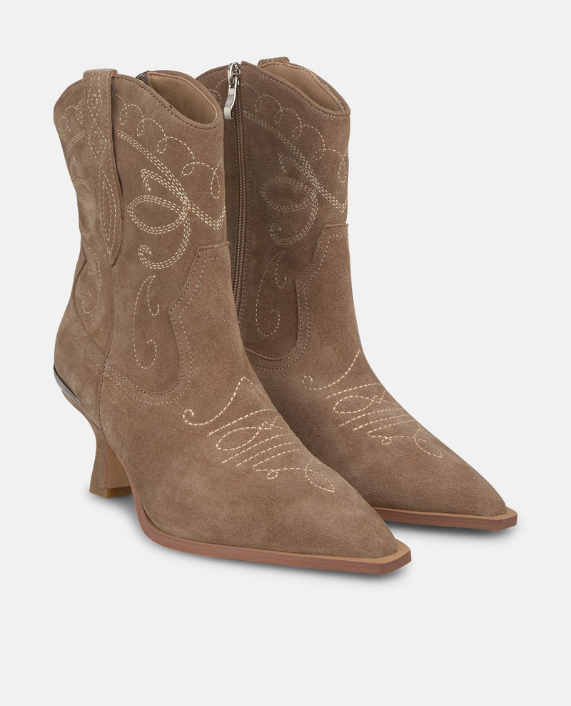 BOTAS DE CANO BAIXO BORDADAS