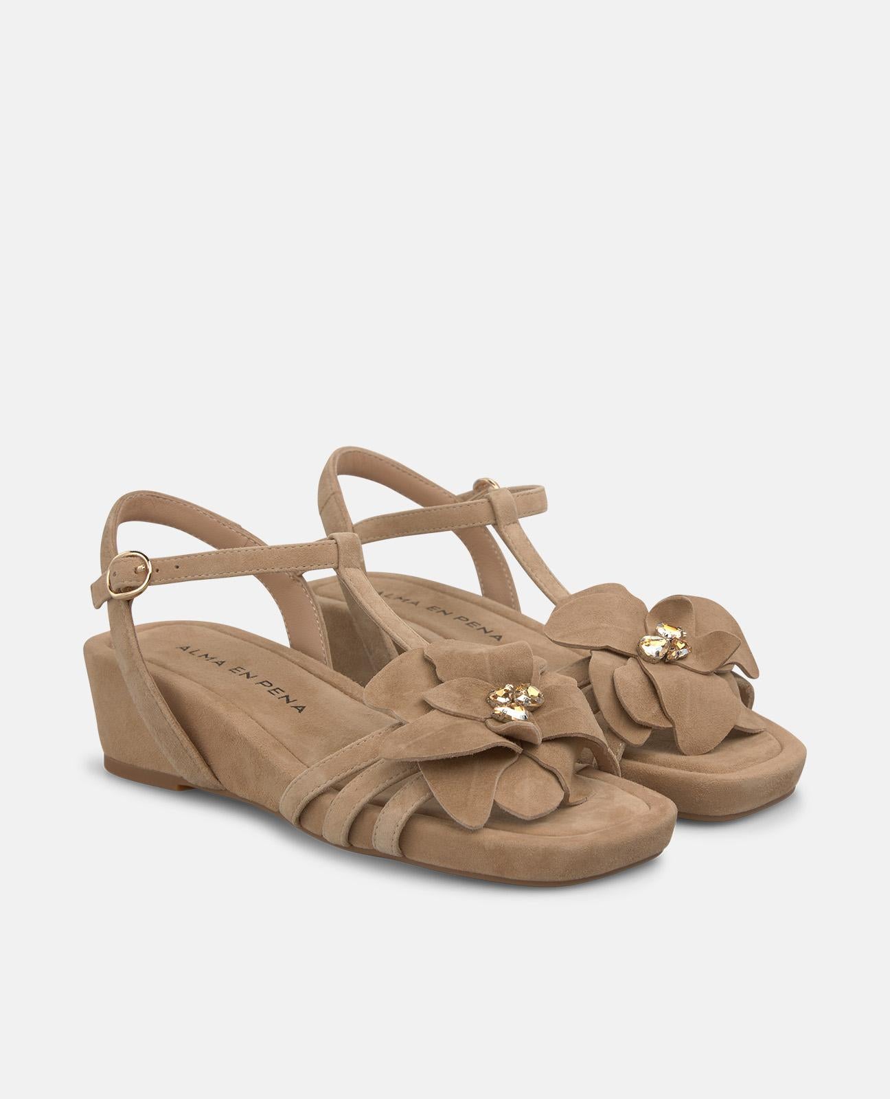 WEDGE SANDALS WITH FLORAL DETAILS