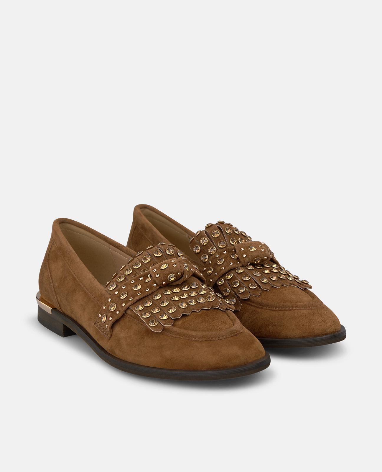MOCASÍN DE ANTE CON TACHAS METÁLICAS