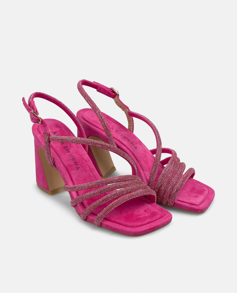 SANDÁLIA COM TIRAS BRILHANTES