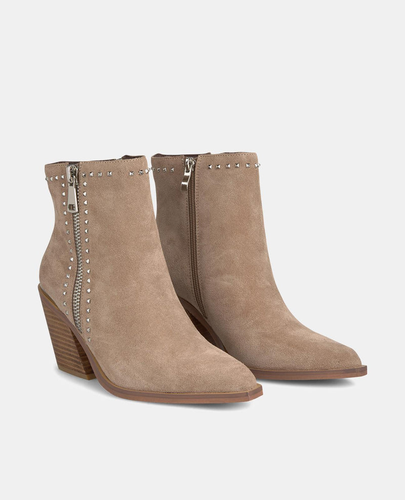 BOTTINES À TALONS ET À CLOUS