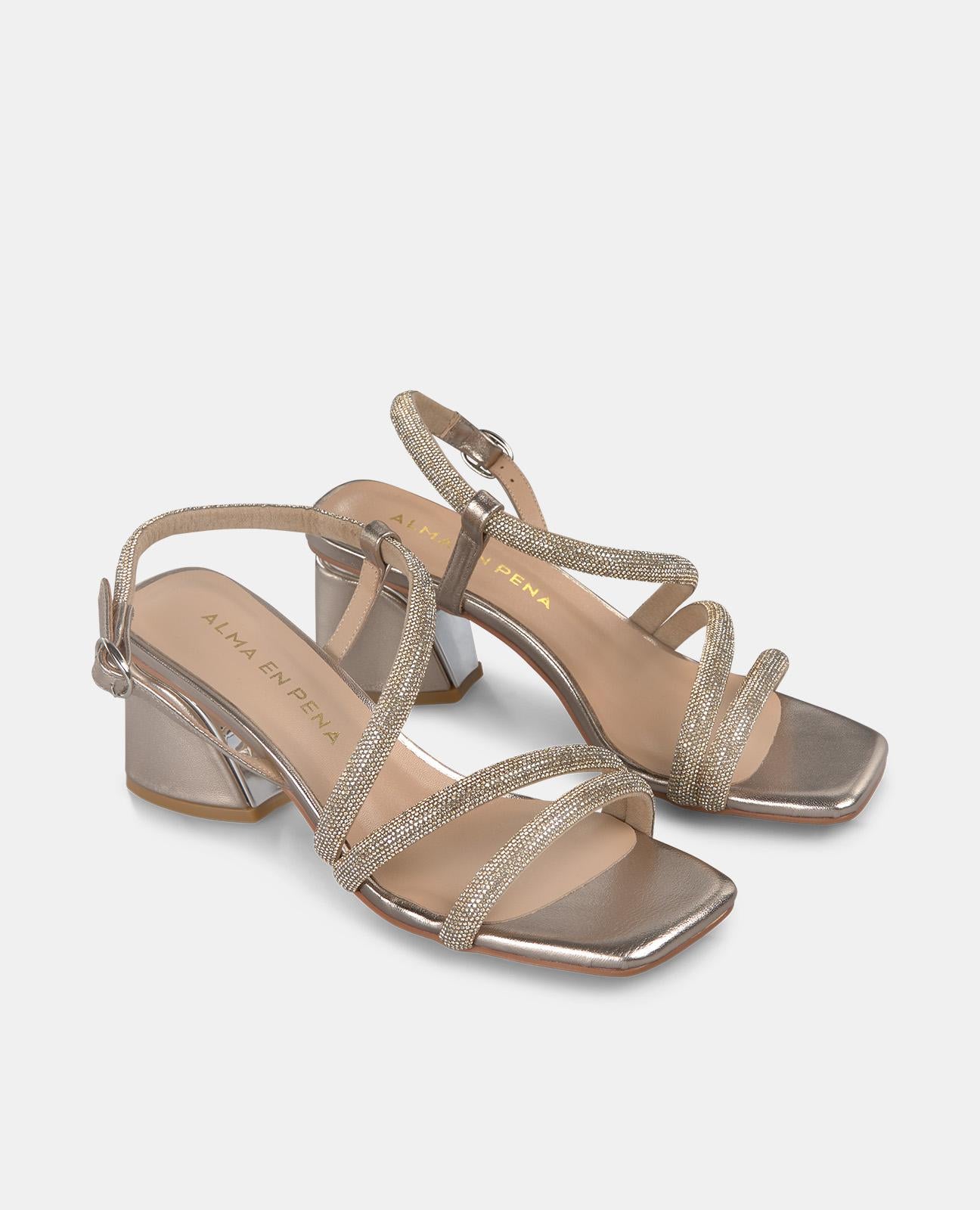 SANDÁLIA DE SALTO LARGO