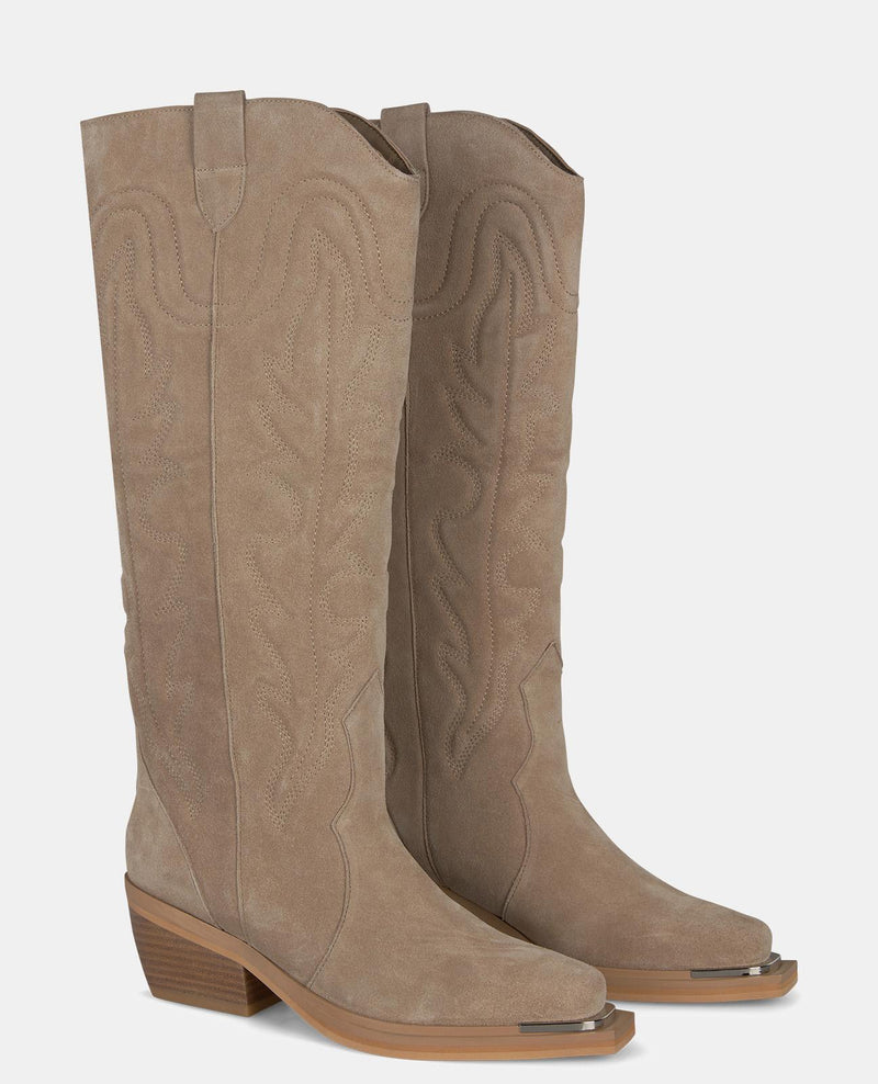 BESTICKTER STIEFEL MIT WEITEM SCHAFT