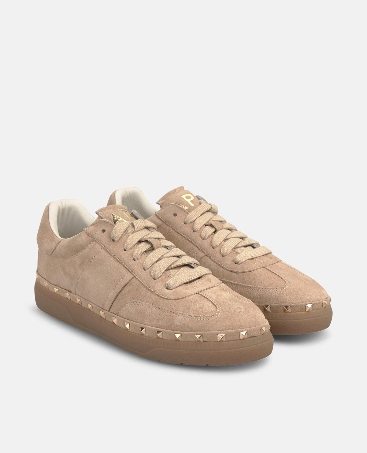 DEPORTIVA PELO CON TACHAS METÁLICAS