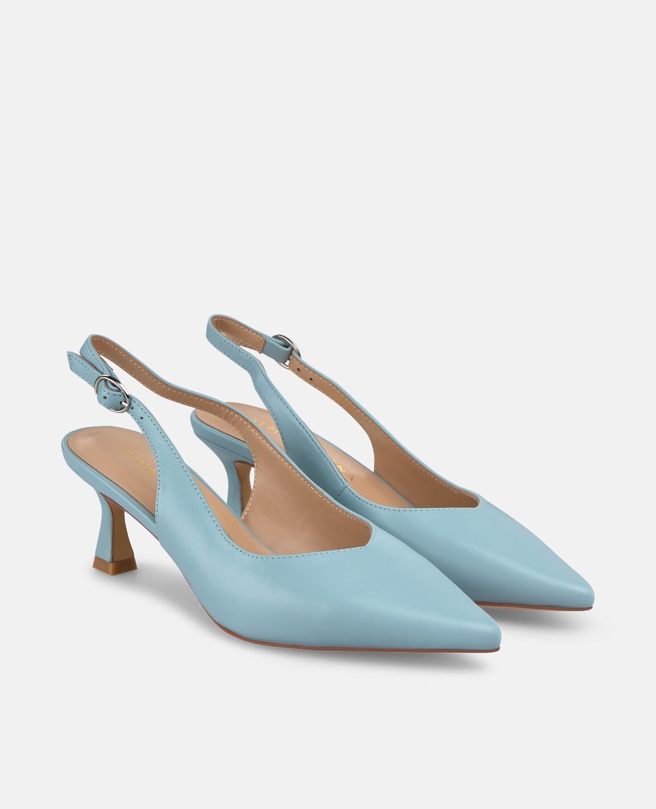 SCHUHE MIT KITTEN-ABSATZ