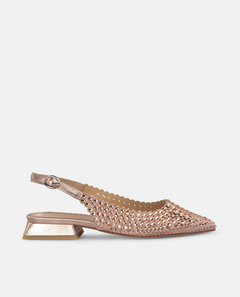 DÉTAILS DE LA CHAUSSURE PLATE