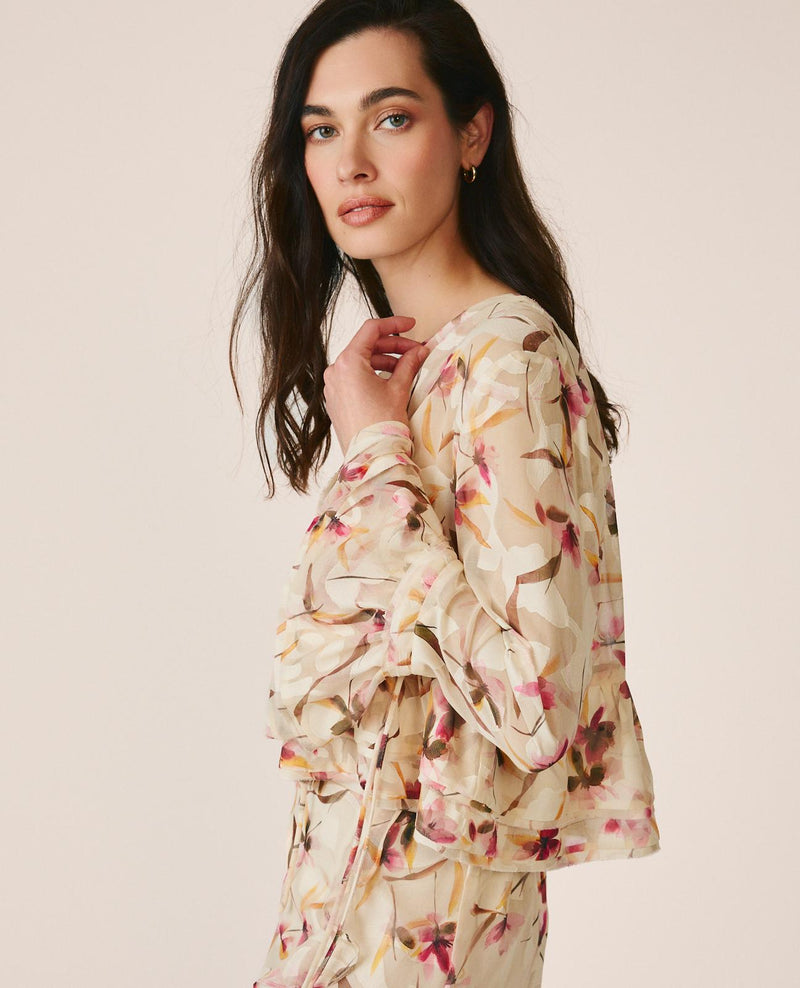FLOWING FLORAL BLOUSE