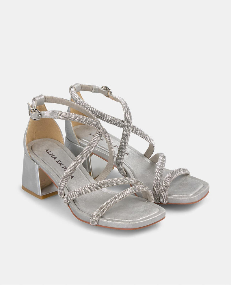 SANDAL WITH CROSSED STRAPS HEEL