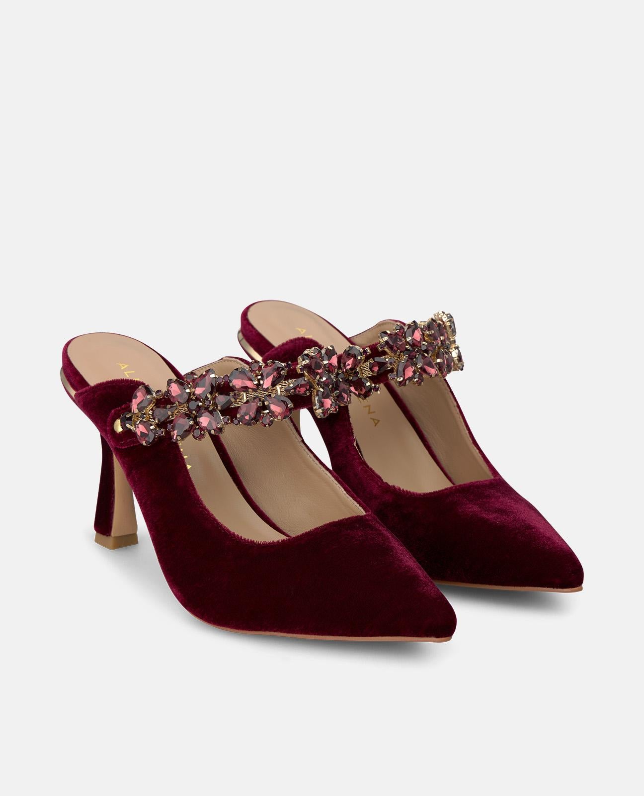 ZAPATO DE TACÓN DESTALONADO DE TERCIOPELO