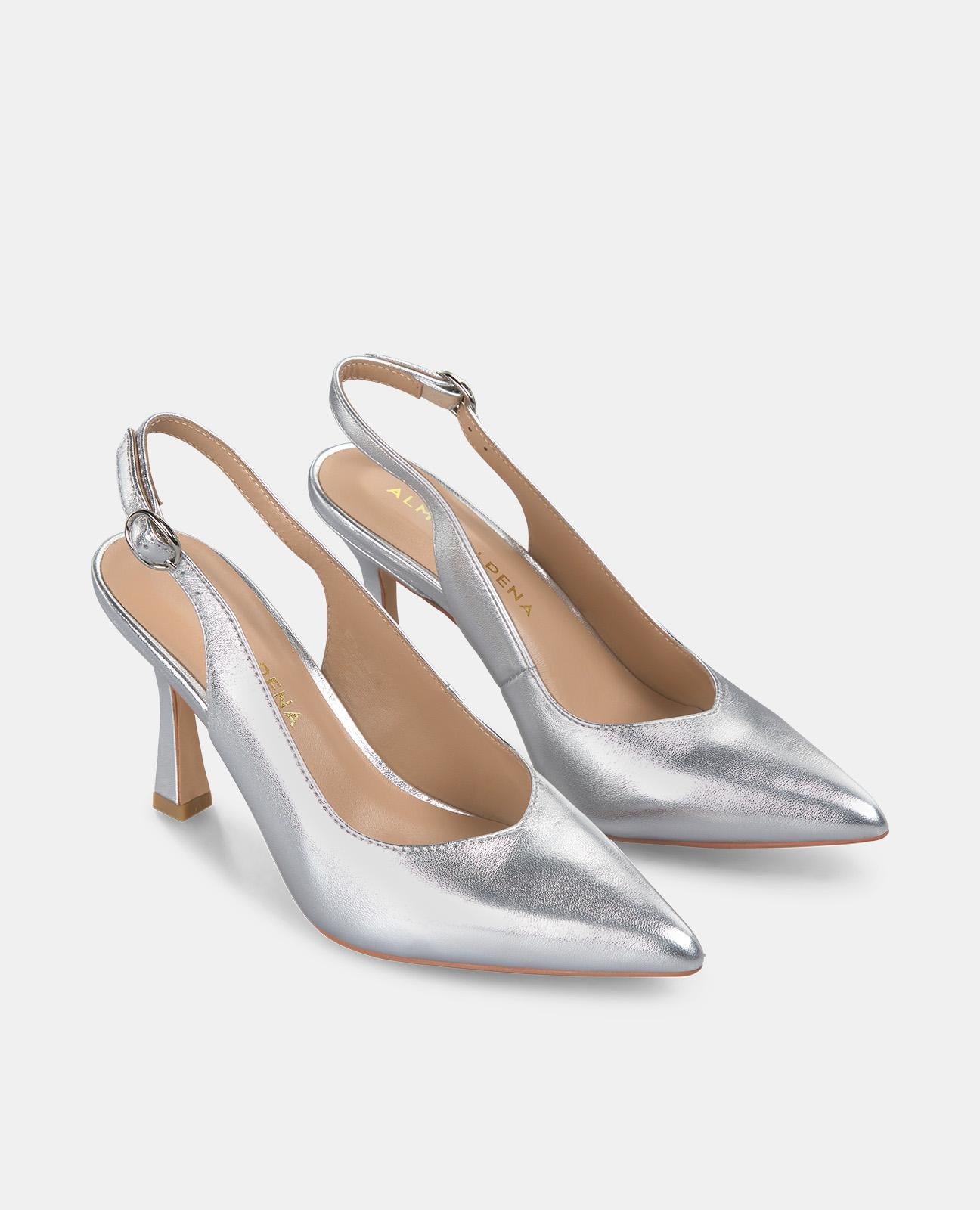 CHAUSSURES À TALONS AIGUILLES